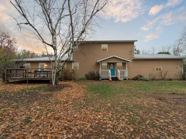 1211 102nd Ave, Plainwell, MI 49080