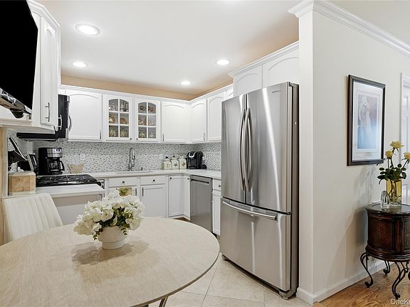 4th image of 907 Altessa Boulevard