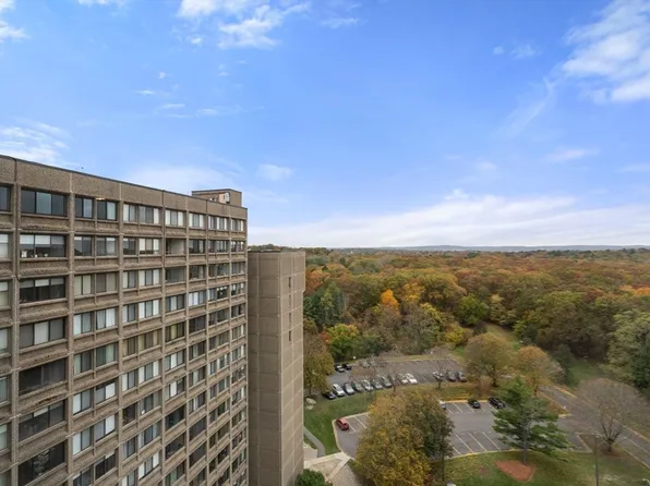 250 Hammond Pond Pkwy APT 1604N, Newton, MA 02467