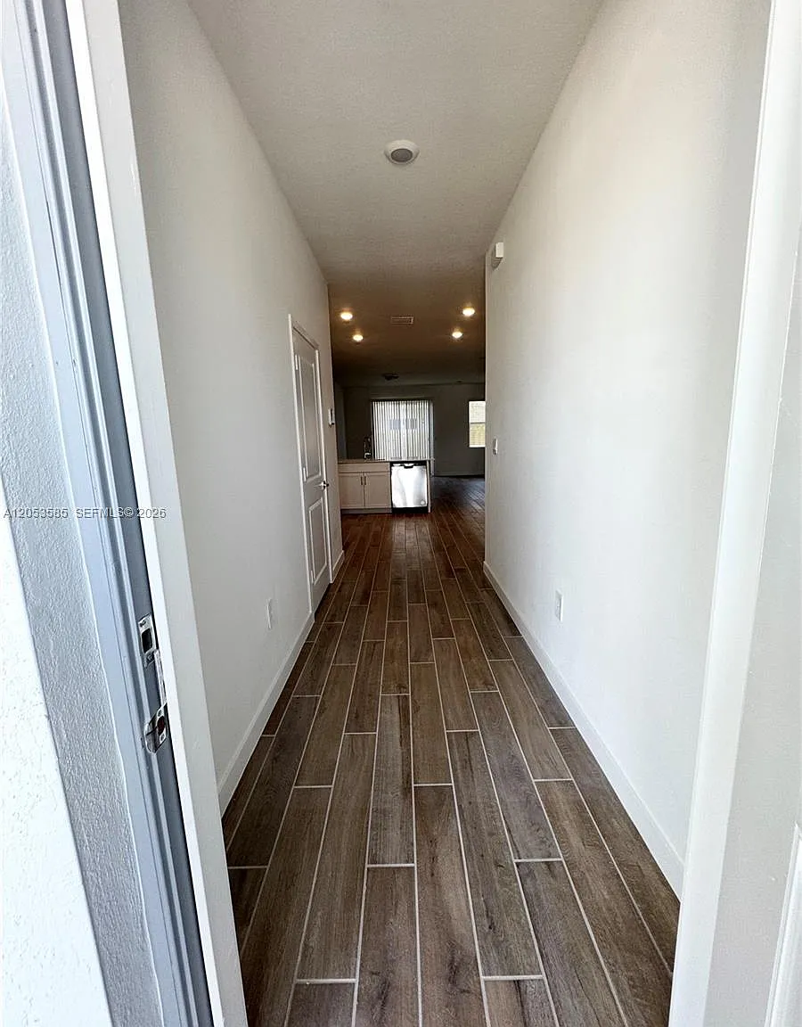 3 bed, 2.5 bath, 1785 sqft, $2,775 — Photo 2