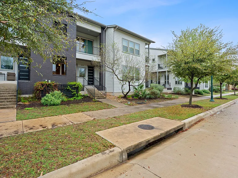 4211 Berkman Dr — Photo 4