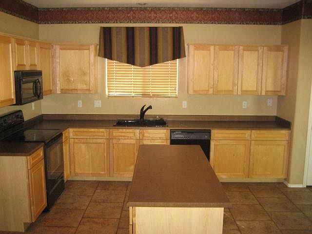 1st image of 14724 W Larkspur Dr