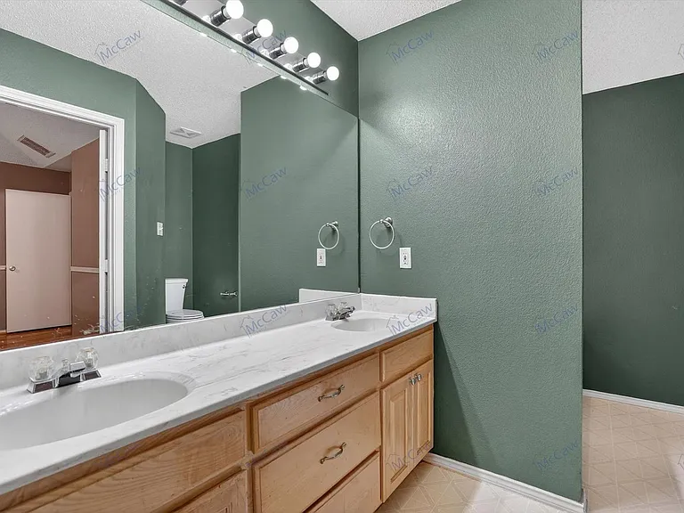 549 Dylan Ct — Photo 14
