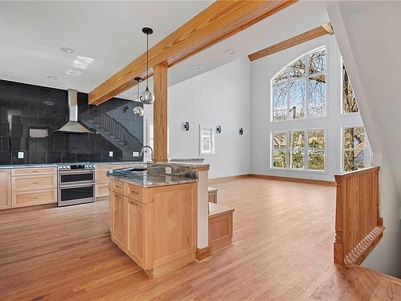 5th image of 1008 Courtenay Dr NE