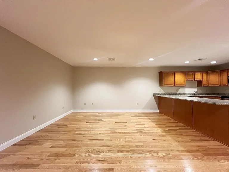 18 Needham St #105 — Photo 8