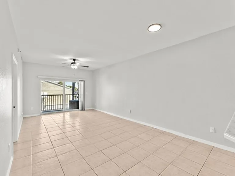 100 Browning Ave — Photo 13
