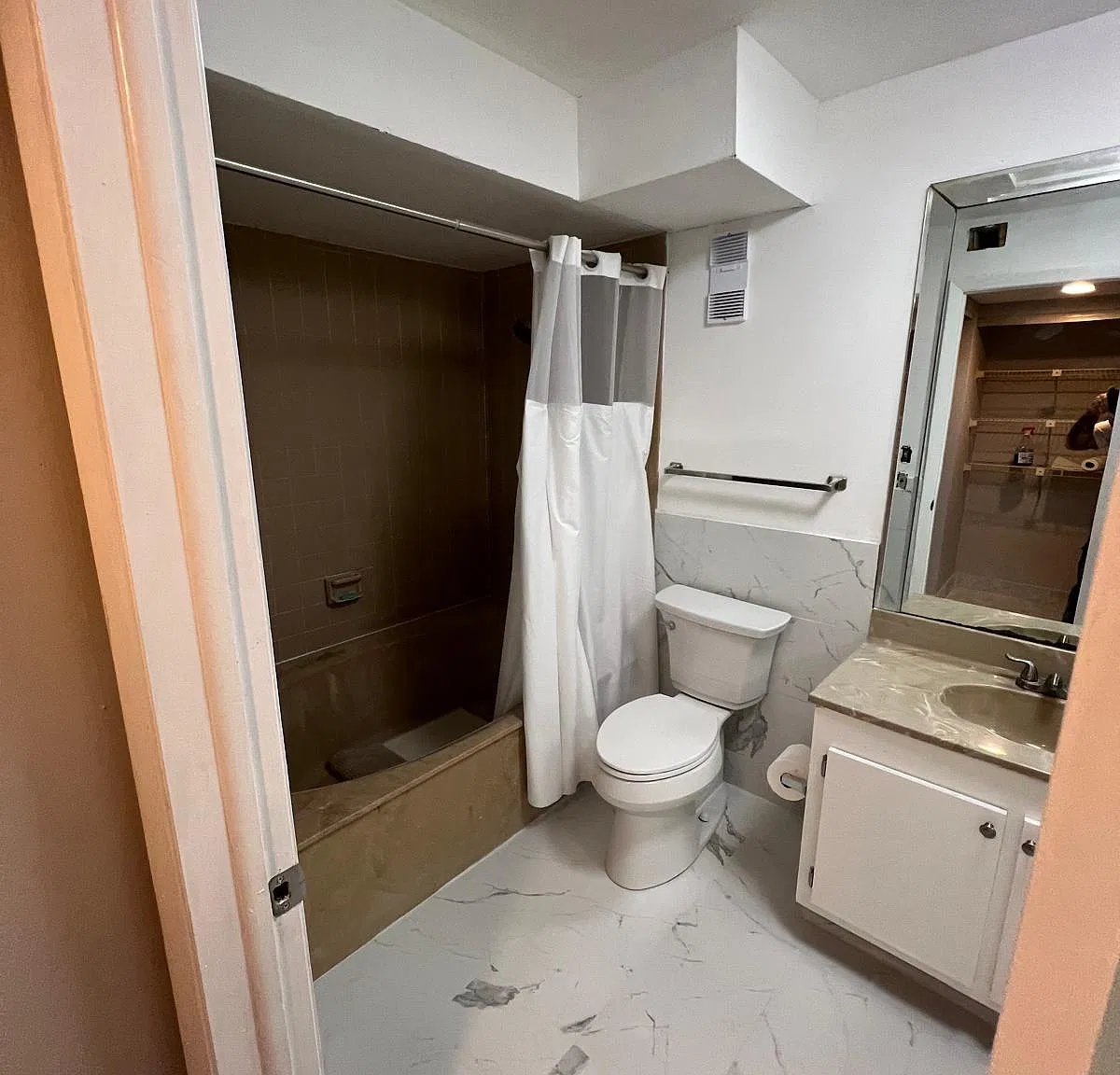 2 bed, 1090 sqft, $2,500 — Photo 4