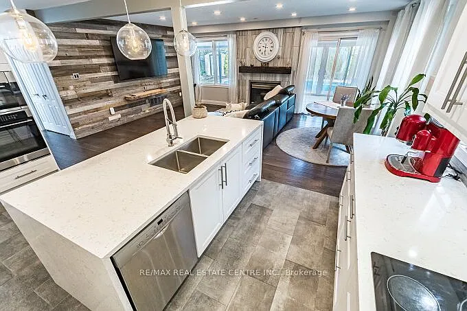 33 Strathroy Cres — Photo 24