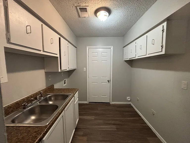 1423 Todds Creek Cv — Photo 3