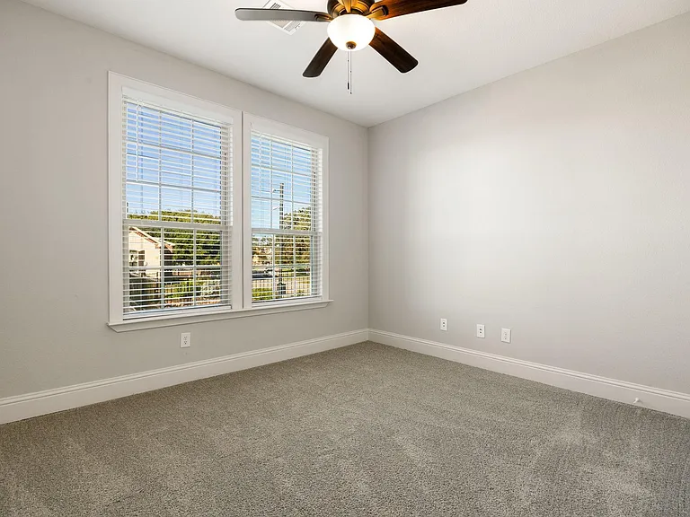 5401 Zephyr Ln — Photo 15