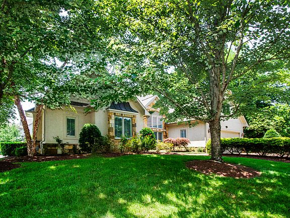 2nd image of 301 Casa Di Lago Way