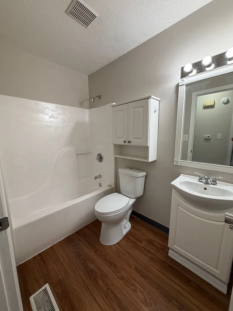 2 Bedroom Apartment - Milan, IL — Photo 3