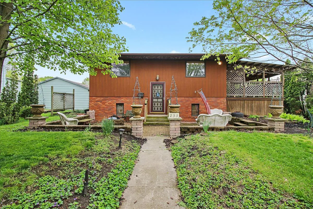 233 W William St photo 1