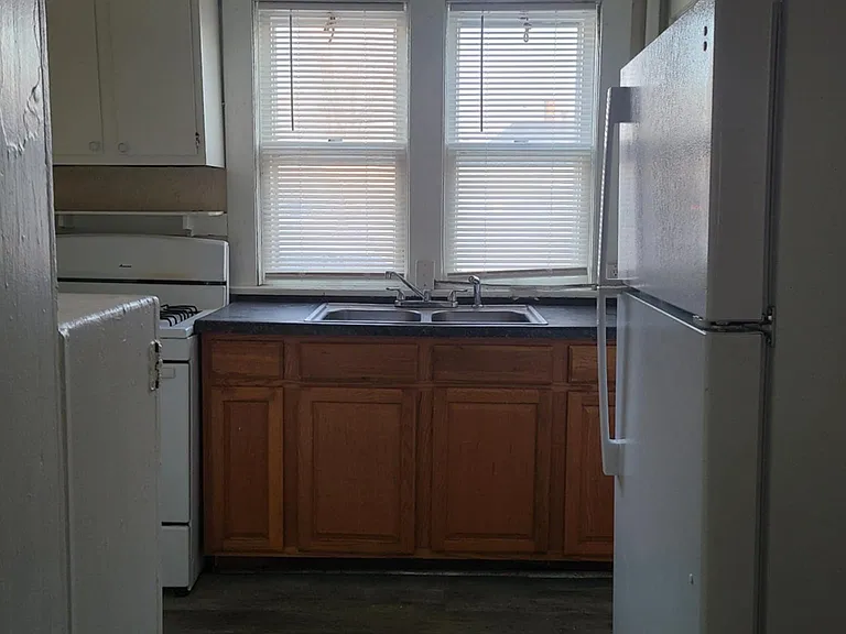 719 W 5th St — Photo 4