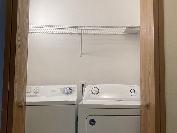 3rd image of 223 N Clinton St APT 6