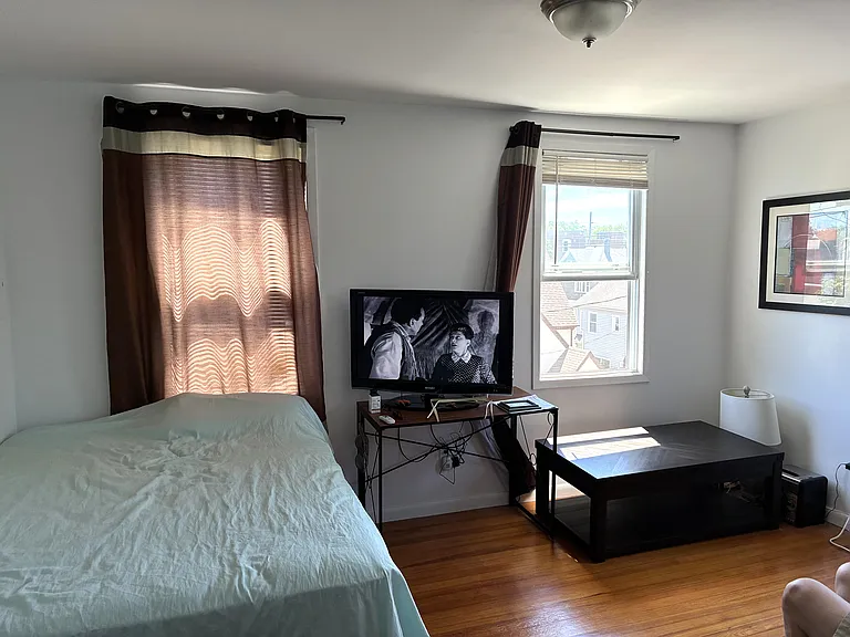 Iris Ave — Photo 2