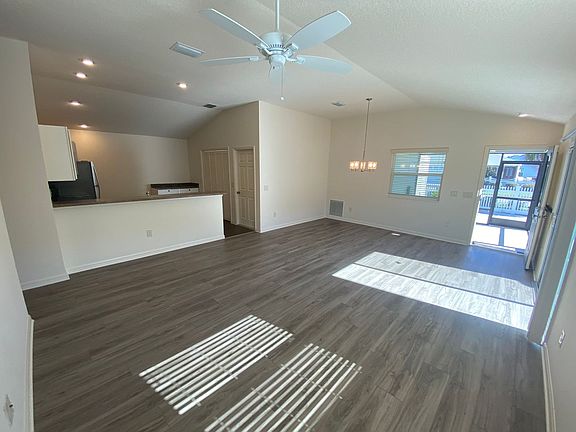 5th image of 3102 Sabal Palm Ave