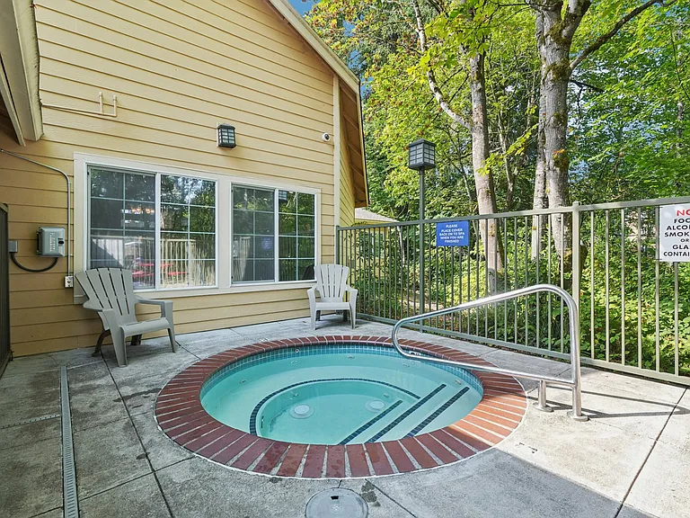 Oak Tree Apartments — Photo 12