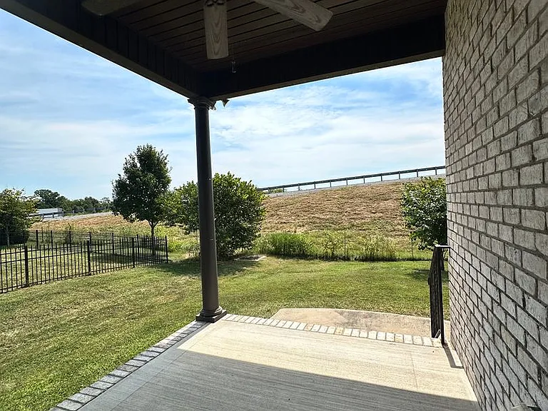 436 Lucy Cir — Photo 4