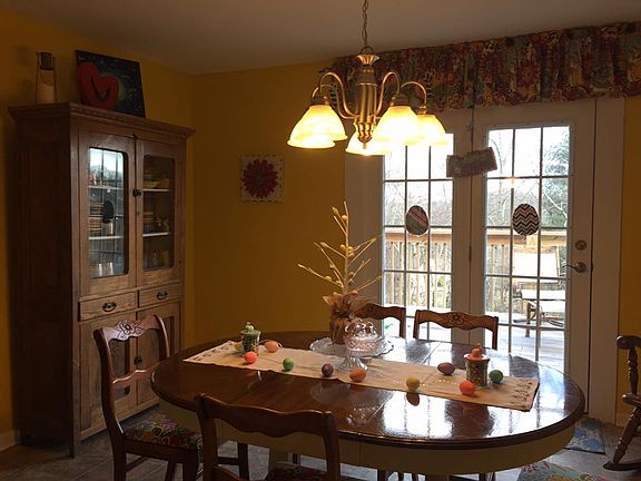 Dinning Room, doors to deck