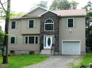302 Leaf Elm St, Tobyhanna, PA