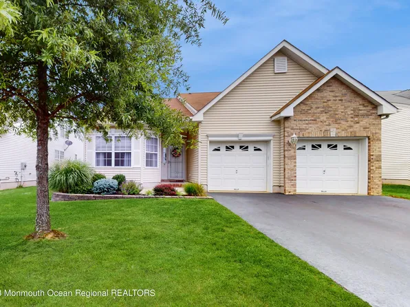 8 Silver Maple Lane, Howell, NJ 07731