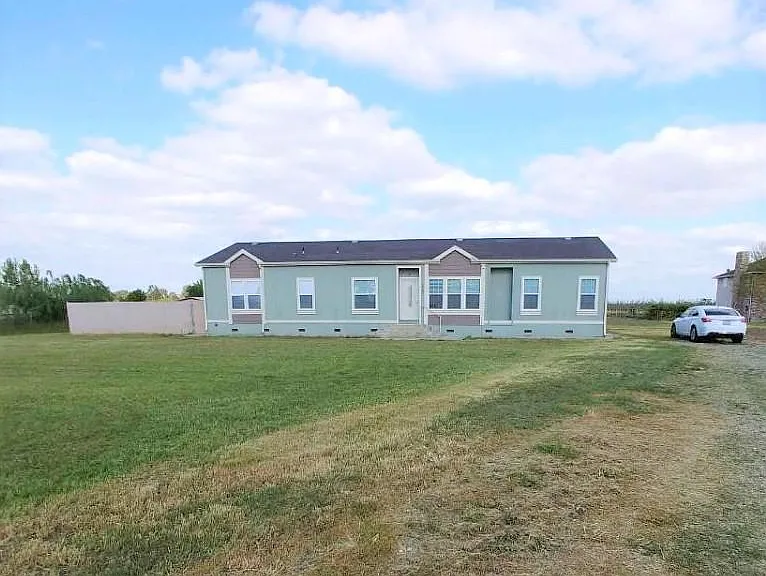16700 N Tretheway Rd — Photo 1