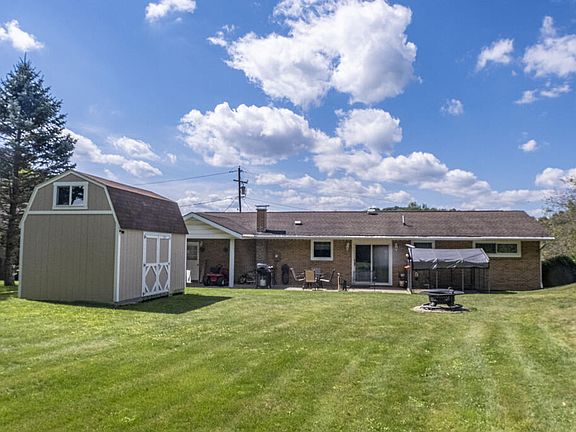 3rd image of 370 Thomas Ln