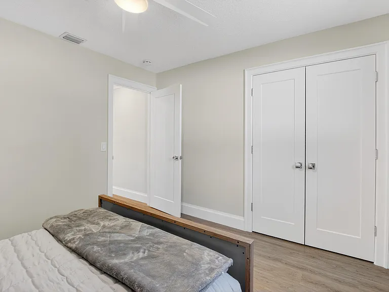 135 SE 28th Ct — Photo 42