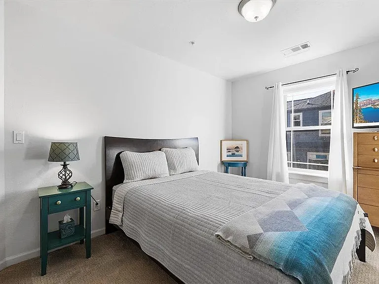 2238 Abbott Ave — Photo 8