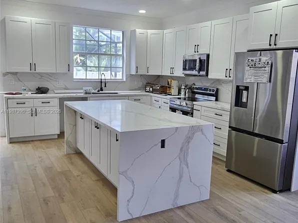 12425 NW 54th Ct, Coral Springs, FL 33076