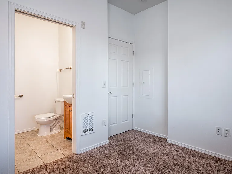 455 NE 24th Ave — Photo 35