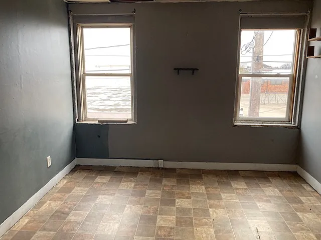 Building Photo - 376 N Elm St #5