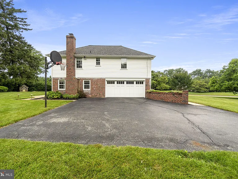 1026 Waltham Rd — Photo 35