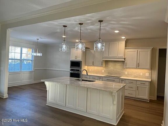 5th image of 424 Southbridge Court