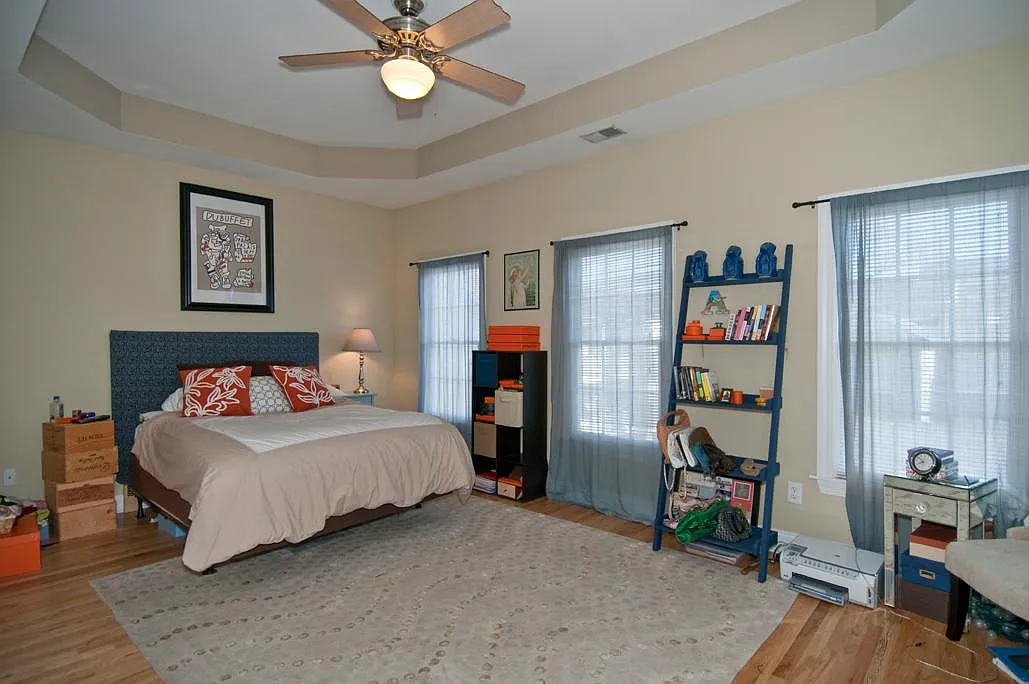 4 bed, 3.5 bath, 1800 sqft, $7,400 — Photo 4