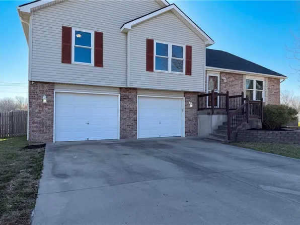 709 SW Woodland Cir, Grain Valley, MO 64029