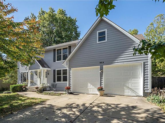 2nd image of 804 NE Mary Ct