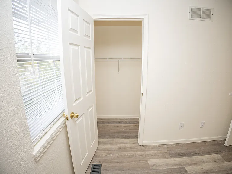 325 S Summit Dr #A — Photo 26