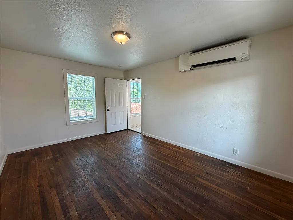 2 bed, 1.0 bath, 882 sqft, $1,000 — Photo 3