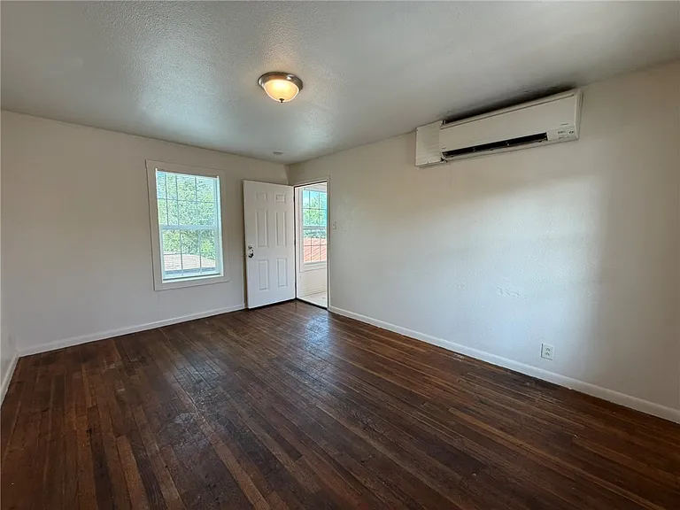 113 Blevins St — Photo 3