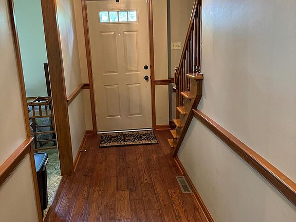 3rd image of 682 Georgetown Rd