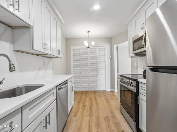 18 Pine Cluster Circle #H, Manalapan, NJ 07726