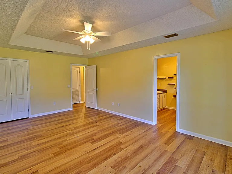 205 Tempest Ln — Photo 17