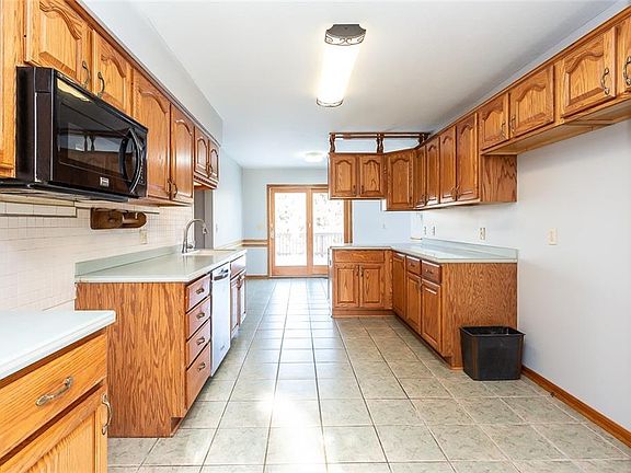 3rd image of 1767 Maple Hill Dr