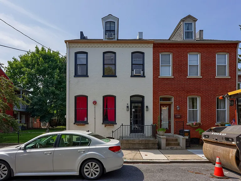240 E Frederick St #2 — Photo 2