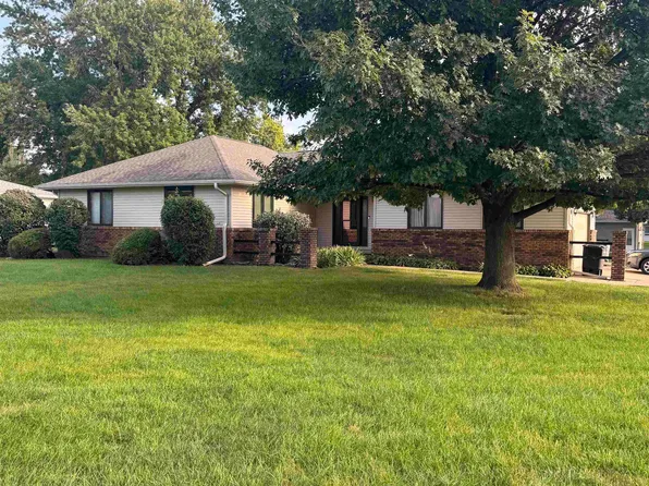 1136 Crane Ave, Hastings, NE 68901