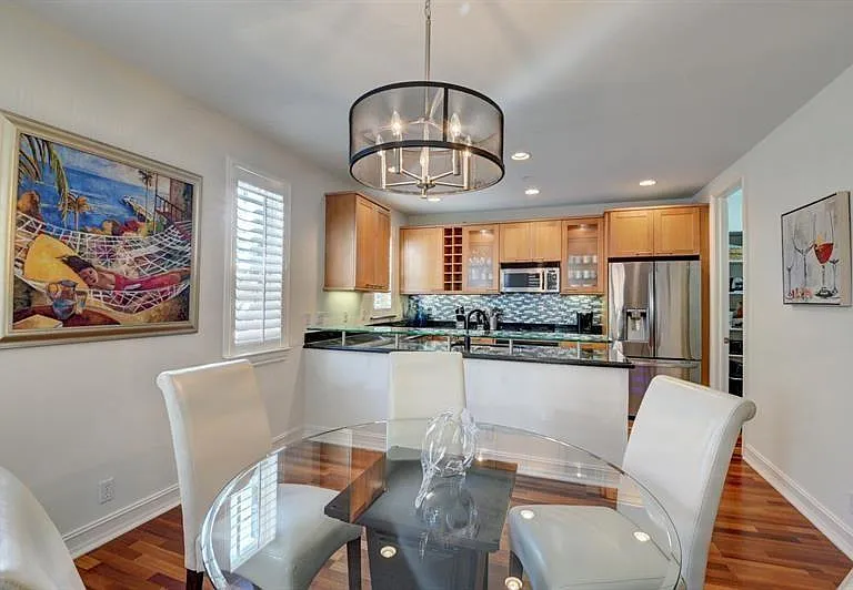 306 E Mallory Cir — Photo 6