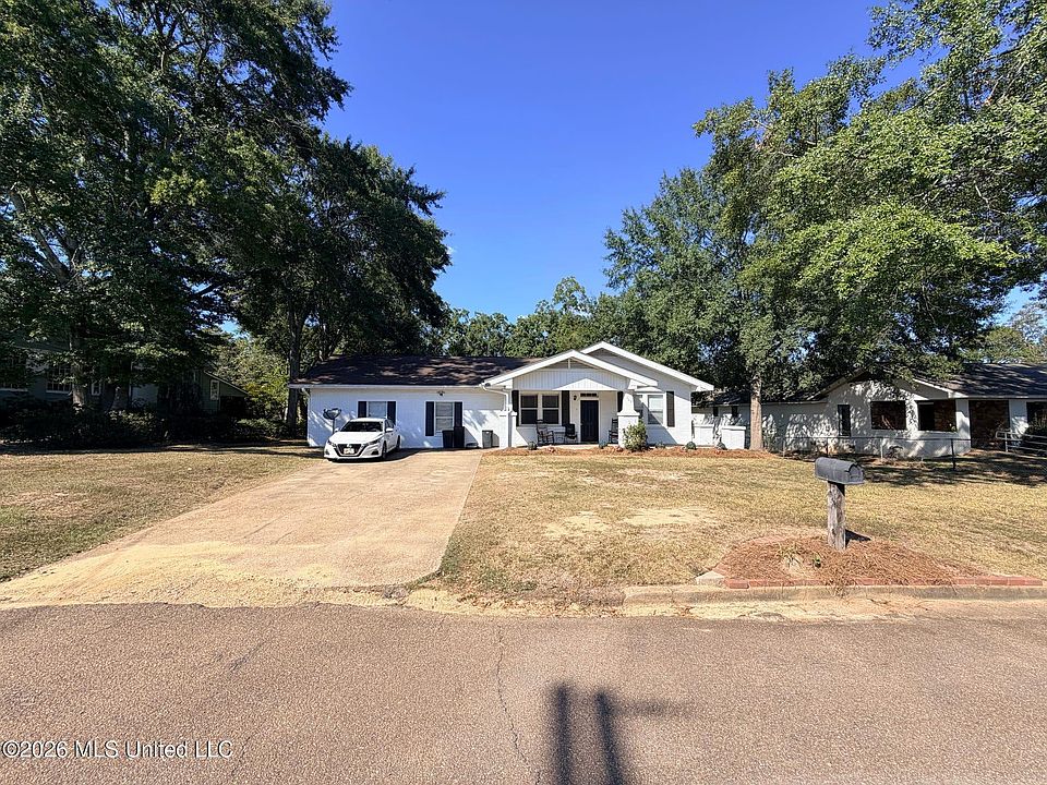 1st image of 109 3rd St NW
