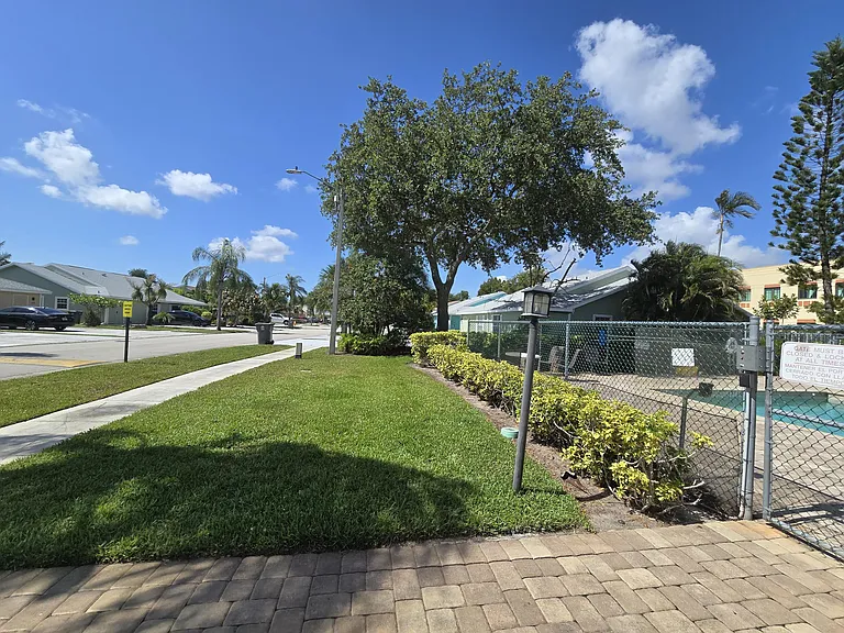 1530 Royal Forest Ct — Photo 55